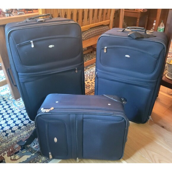 Luggage Set 3 cases MINT condition Pierre Cardin Premium Soft side Lightweight - Picture 1 of 16